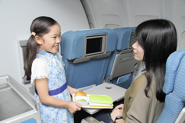 飛行機「キャビンアテンダント」/キッザニア（東京都・兵庫県・福岡県）
