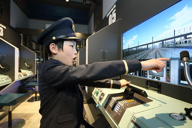 地下鉄 「運転士」 /キッザニア（東京都・兵庫県・福岡県）