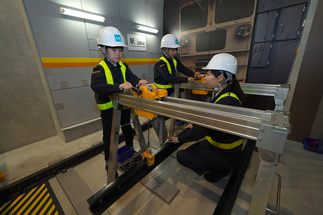 地下鉄「軌道作業員」/キッザニア（東京都・兵庫県・福岡県）