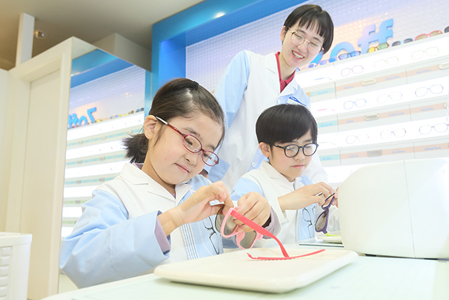 メガネショップ/キッザニア（東京都・兵庫県・福岡県）