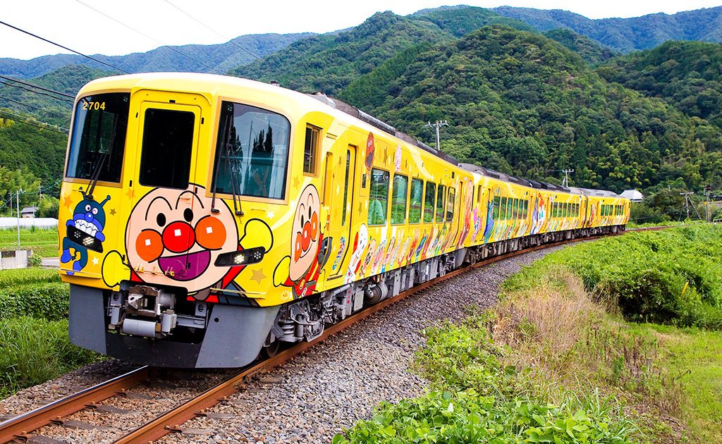 JR四国の「アンパンマン列車」はどれがいい？予約方法や種類、内装