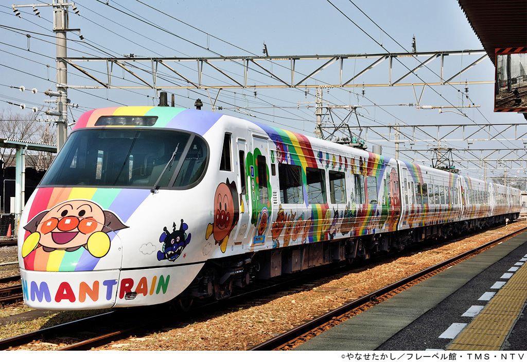 8000系アンパンマン列車の1号車指定席/JR四国