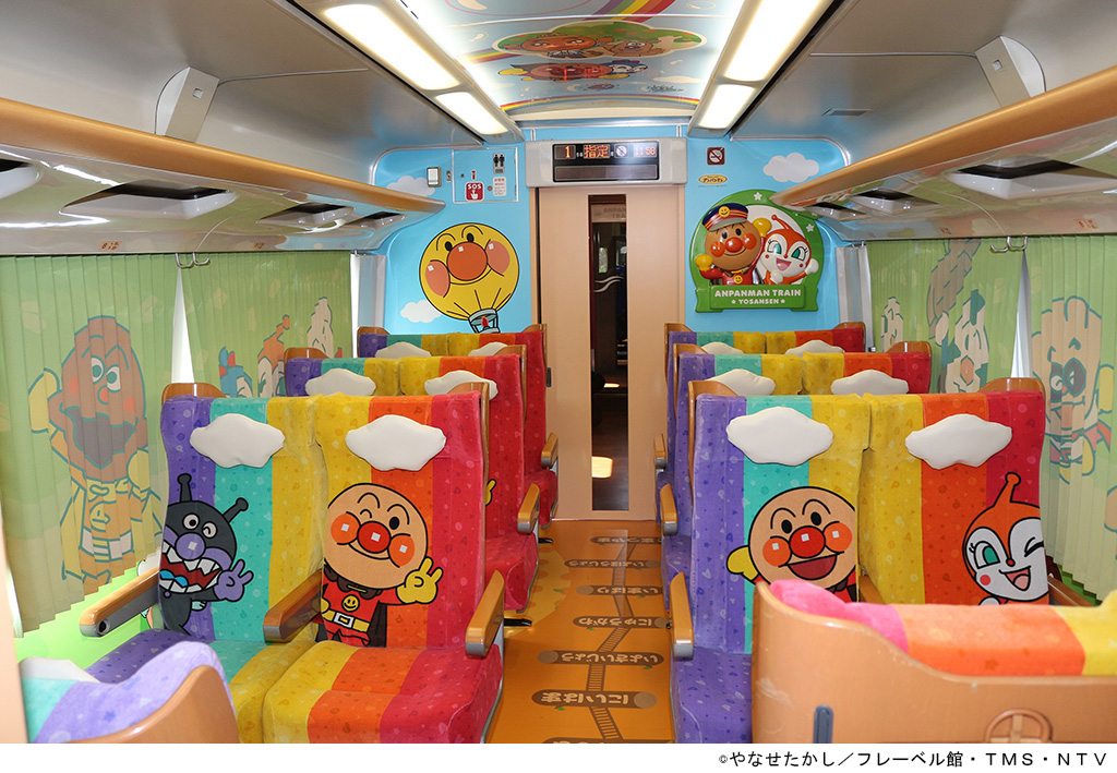 16席限定の「アンパンマンシート」/JR四国「アンパンマン列車」