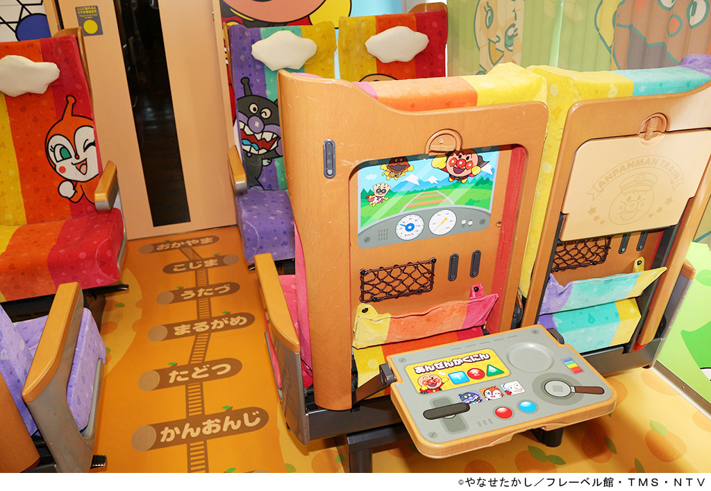 8000系アンパンマン列車の座席テーブル/JR四国