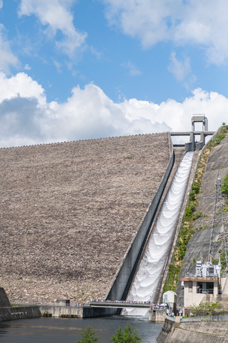 センターゲート点検放流/奈良俣ダム（群馬県/みなかみ町）