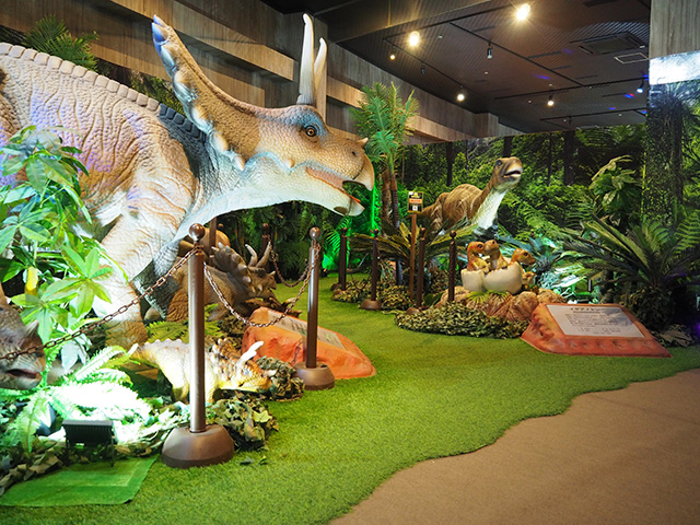 恐竜たちのレプリカ｜ダイナソーアドベンチャーツアー大恐竜パーク/BIGHOPガーデンモール印西（千葉県）
