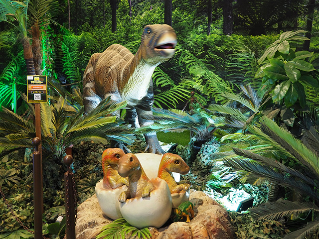 ダイナソーアドベンチャーツアー大恐竜パーク「イグアノドン」/BIGHOPガーデンモール印西（千葉県）