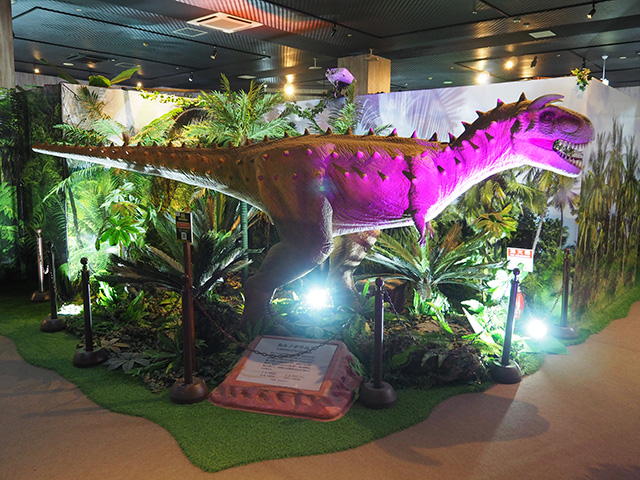 ダイナソーアドベンチャーツアー大恐竜パーク「カルノタウルス」/BIGHOPガーデンモール印西（千葉県）