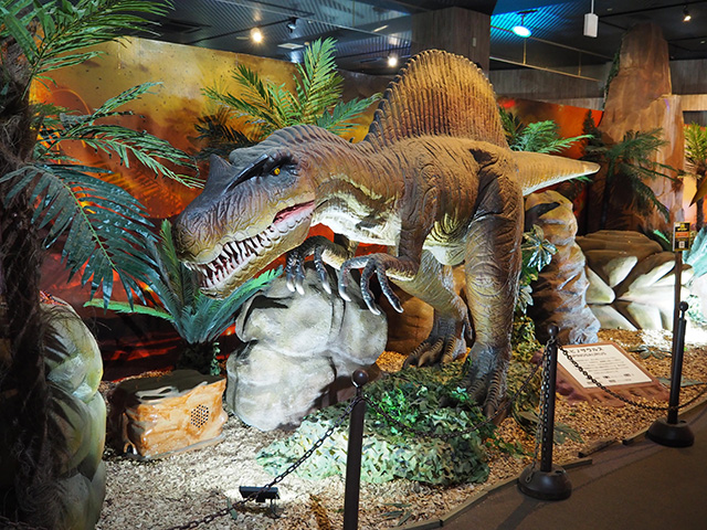 ダイナソーアドベンチャーツアー大恐竜パーク「スピノサウルス」/BIGHOPガーデンモール印西（千葉県）