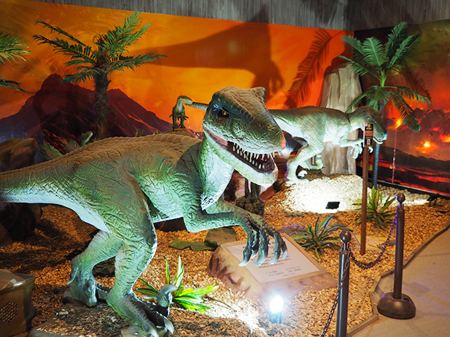 ダイナソーアドベンチャーツアー大恐竜パーク「ヴェロキラプトル」/BIGHOPガーデンモール印西（千葉県）