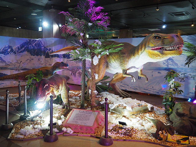 ダイナソーアドベンチャーツアー大恐竜パーク「ティラノサウルス」/BIGHOPガーデンモール印西（千葉県）