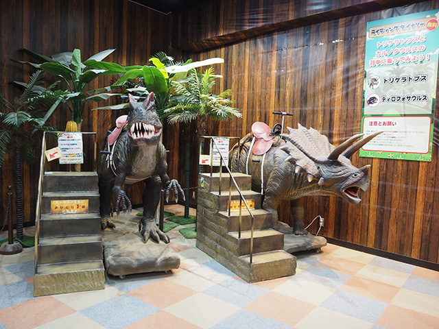 ダイナソーアドベンチャーツアー大恐竜パーク「ライディングダイナソー」/BIGHOPガーデンモール印西（千葉県）