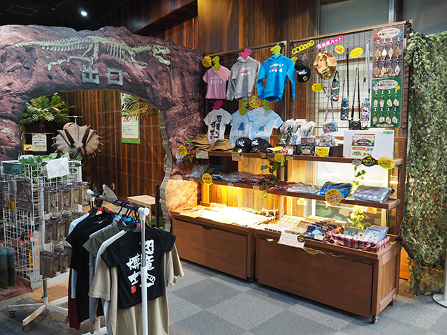ダイナソーアドベンチャーツアー大恐竜パーク「物販コーナー」/BIGHOPガーデンモール印西（千葉県）