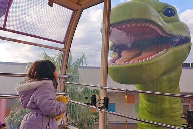 観覧車「そらっぱ」から見える恐竜の顔/BIGHOPガーデンモール印西（千葉県）