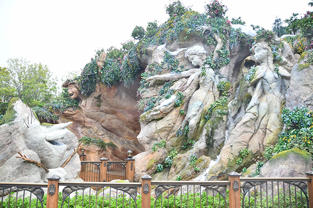 『アナと雪の女王』のロックワーク|ファンタジースプリングス/東京ディズニーシー(千葉県/浦安市)