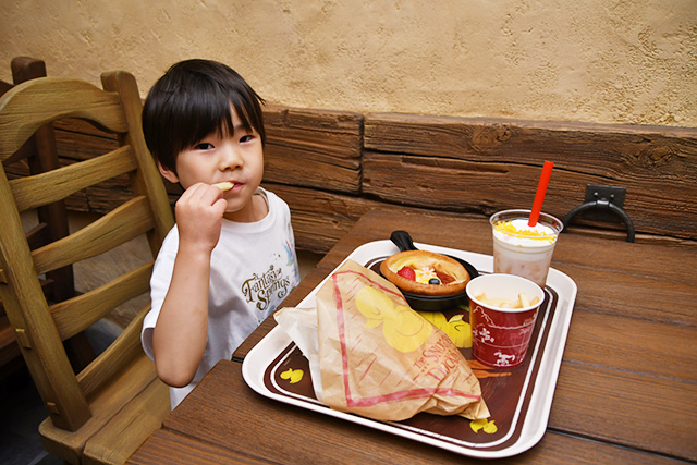 「スナグリーダックリング」座席|ファンタジースプリングス/東京ディズニーシー(千葉県/浦安市)