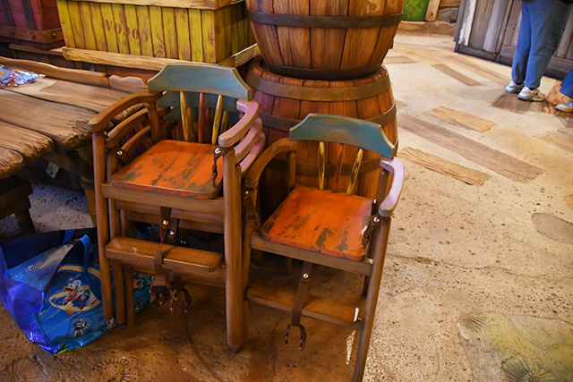 レストラン「ルックアウト・クックアウト」子ども用いす/東京ディズニーシー(千葉県/浦安市)