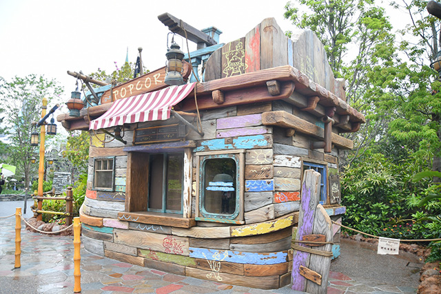 「フェアリー・ティンカーベルのビジーバギー」前の、ポップコーンワゴン/東京ディズニーシー(千葉県/浦安市)