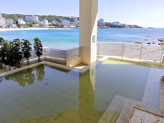 「眺望の湯　潮風」露天風呂/白良荘グランドホテル（和歌山県/白浜町）