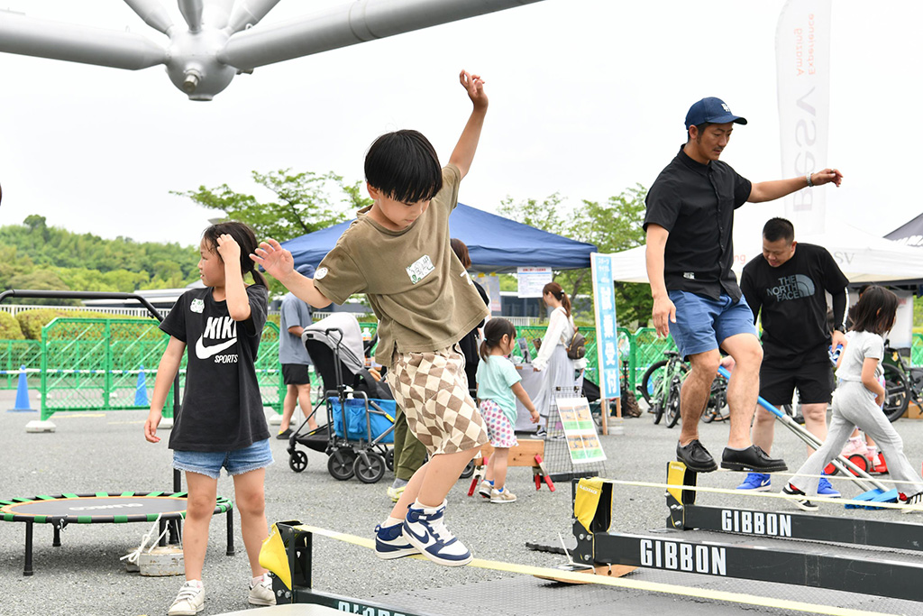 スラックライン体験/「MOTOR CAMP EXPO 2024」/ 大阪万博記念公園（大阪府/吹田市）