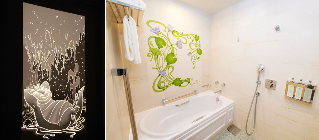 洗い場付きバスルームとドアに描かれた『プリンセスと魔法のキス』に登場するワニのルイス/ファンタジーシャトー