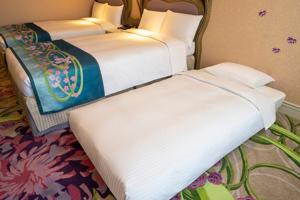 レギュラーベッドから自由に引き出して使えるトランドルベッド/ファンタジーシャトー