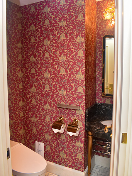 トイレの壁紙にはシンデレラ城/グランドシャトー