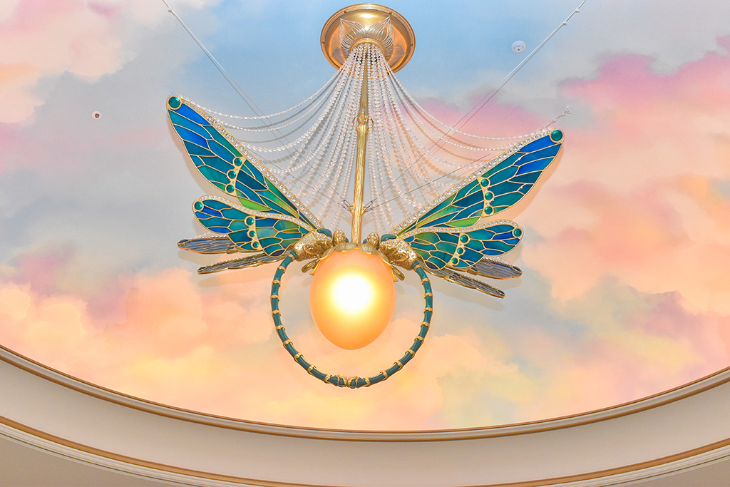 輝くトンボ/ファンタジースプリングスホテル