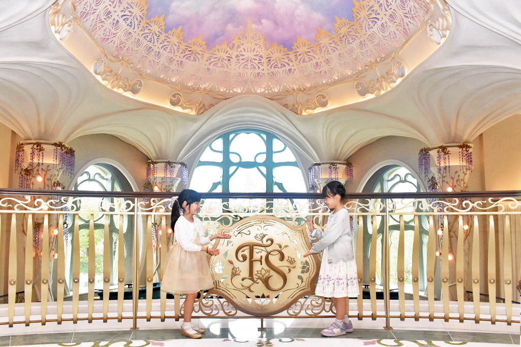 3階グランドロビーからグランパラディ・ラウンジ/ファンタジースプリングスホテル