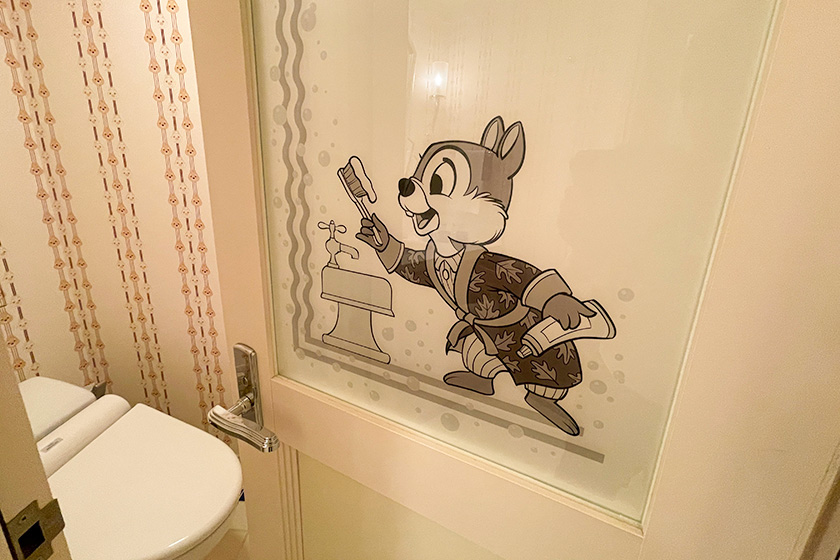 トイレの扉にチップの姿が/ディズニーアンバサダーホテル