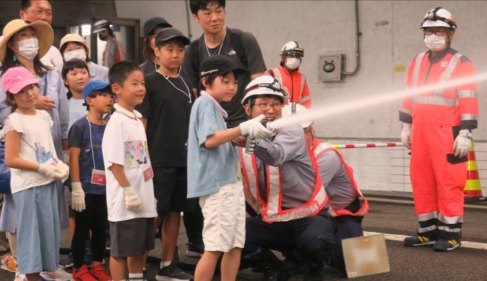 「ハイウェイみて！みて！ツアーズ」お仕事見学ツアーの様子（神奈川県・静岡県）