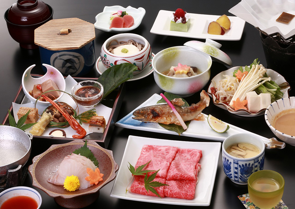 季節の会席料理（一例）/飛騨高山温泉 宝生閣（岐阜県／高山市）