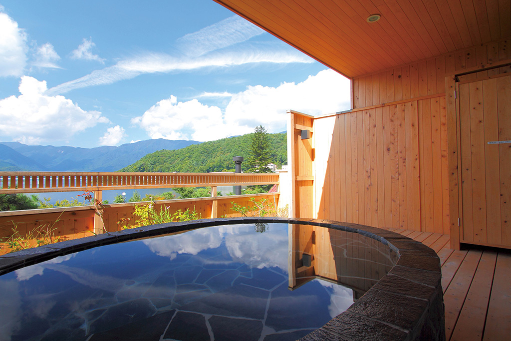 展望露天風呂/ホテル湖龍（山梨県／富士河口湖）