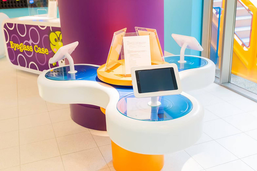 フロントデスク横にあるオンラインチェックインリーダー/東京ディズニーリゾート・トイ・ストーリーホテル(千葉県/浦安市)