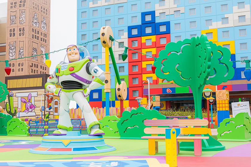 スリンキー・ドッグパークには大きなバズ・ライトイヤーが/東京ディズニーリゾート・トイ・ストーリーホテル(千葉県/浦安市)