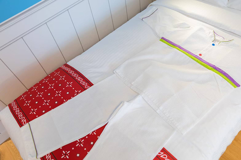 バズを思わせるデザインのパジャマ(大人用)/東京ディズニーリゾート・トイ・ストーリーホテル(千葉県/浦安市)