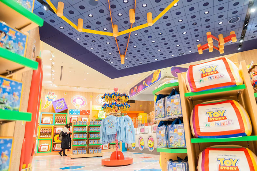 パーク商品などを扱うショップ「ギフト・プラネット」/東京ディズニーリゾート・トイ・ストーリーホテル(千葉県/浦安市)
