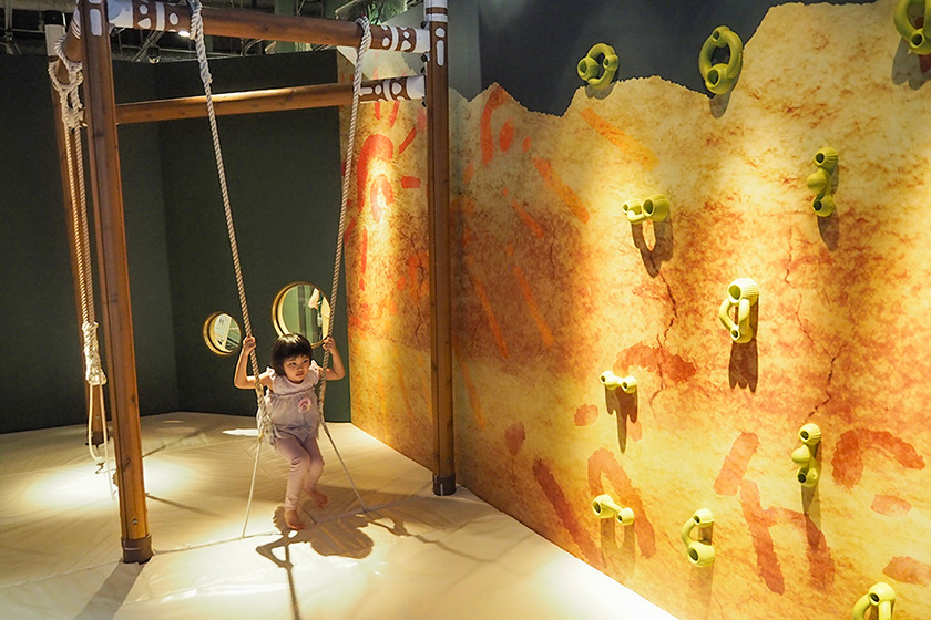 「ゆらゆら雲のイス」/屋内・冒険の島 ドコドコ（東京都/立川市）