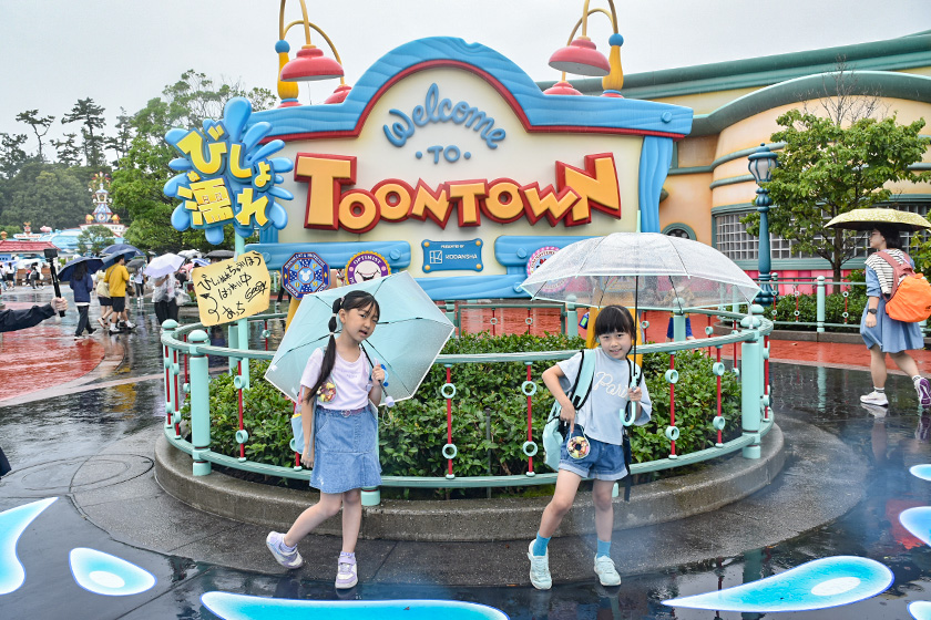 “びしょ濡れ”トゥーンタウンの入口/ディズニーランド2024年夏