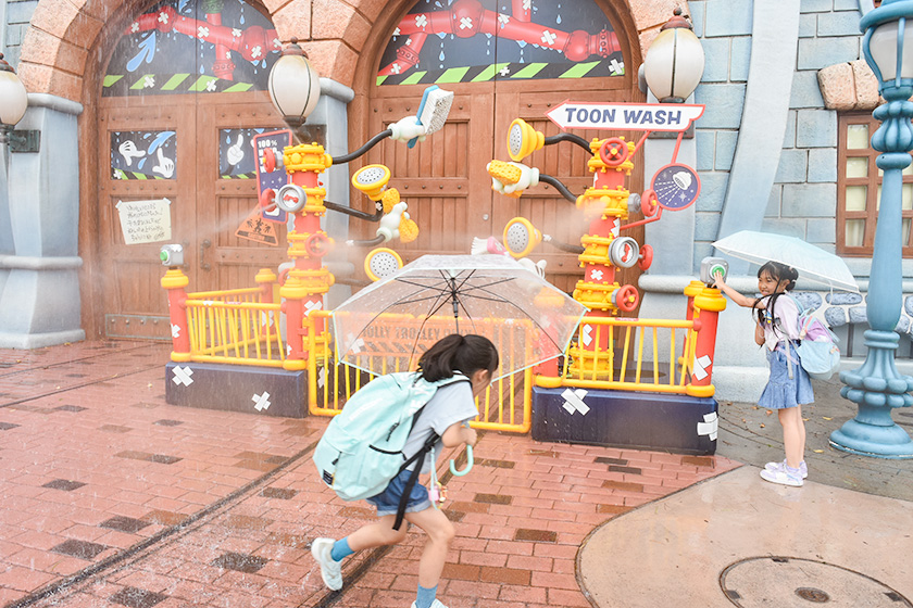 トゥーンタウンのジョリートロリーの車庫で水遊び/ディズニーランド2024年夏