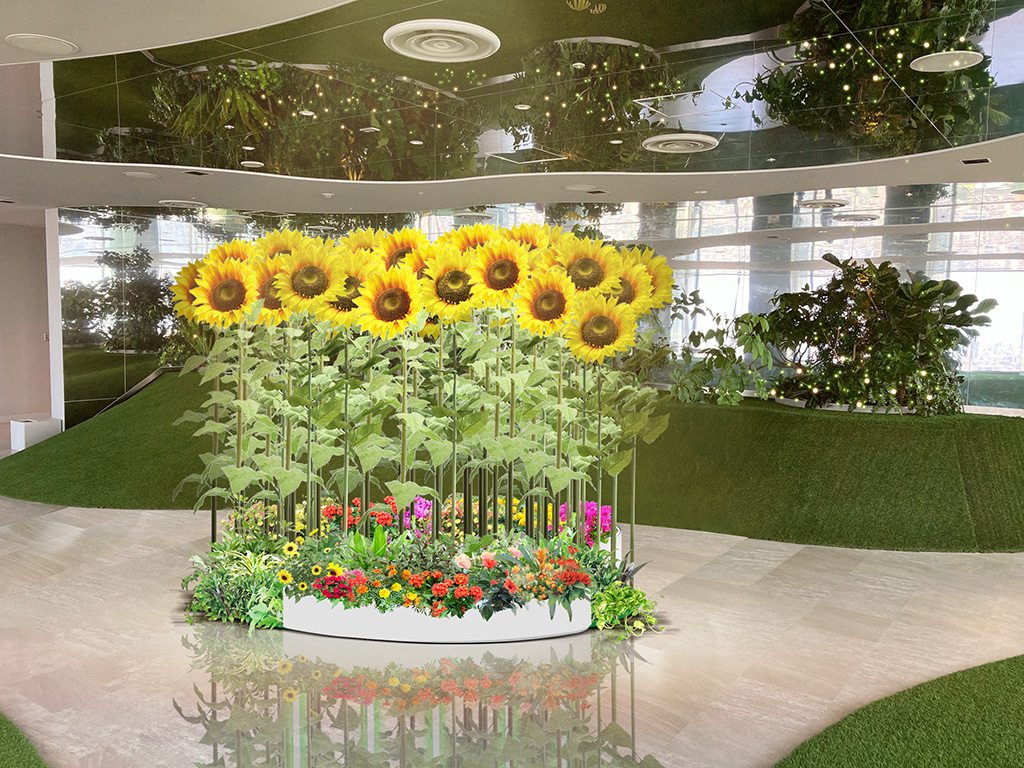 ひまわりの装飾に囲まれたてんぼうパーク/サンシャイン60展望台（東京都/豊島区）