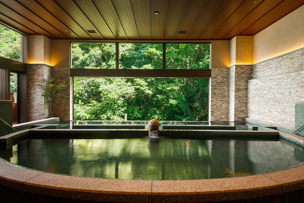 森林浴気分が楽しめる大浴場/夢海游淡路島 (兵庫県/洲本市)