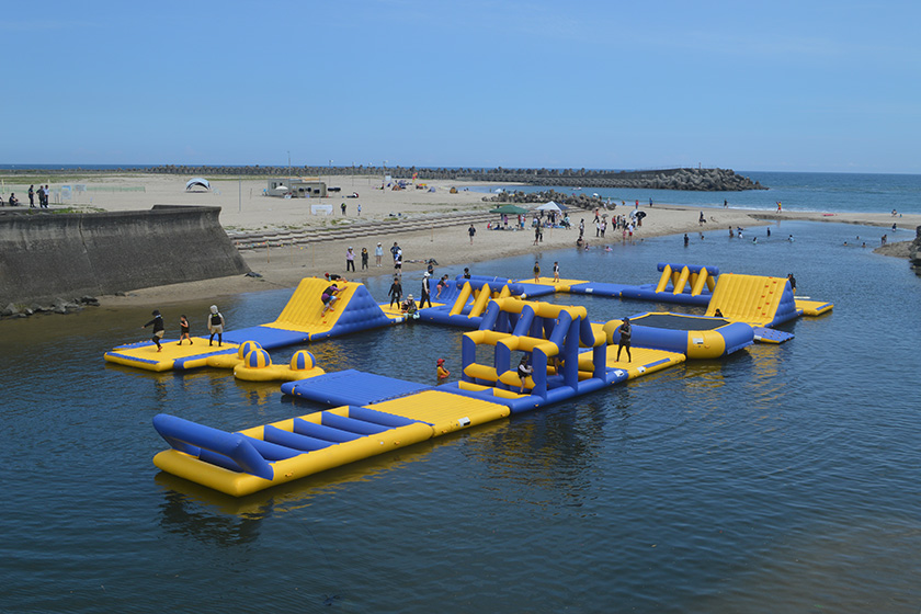 ウォーターアスレチックパーク in 高萩海水浴場(茨城県)