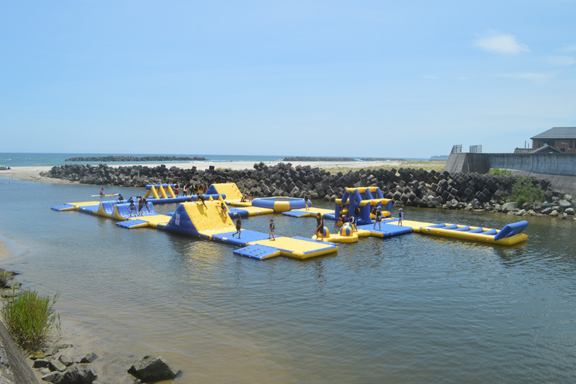 ウォーターアスレチックパーク in 高萩海水浴場(茨城県)