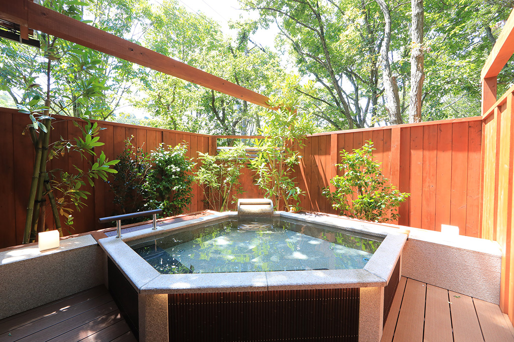 貸切露天風呂/アンダの森 伊豆いっぺき湖(静岡県/伊東市)