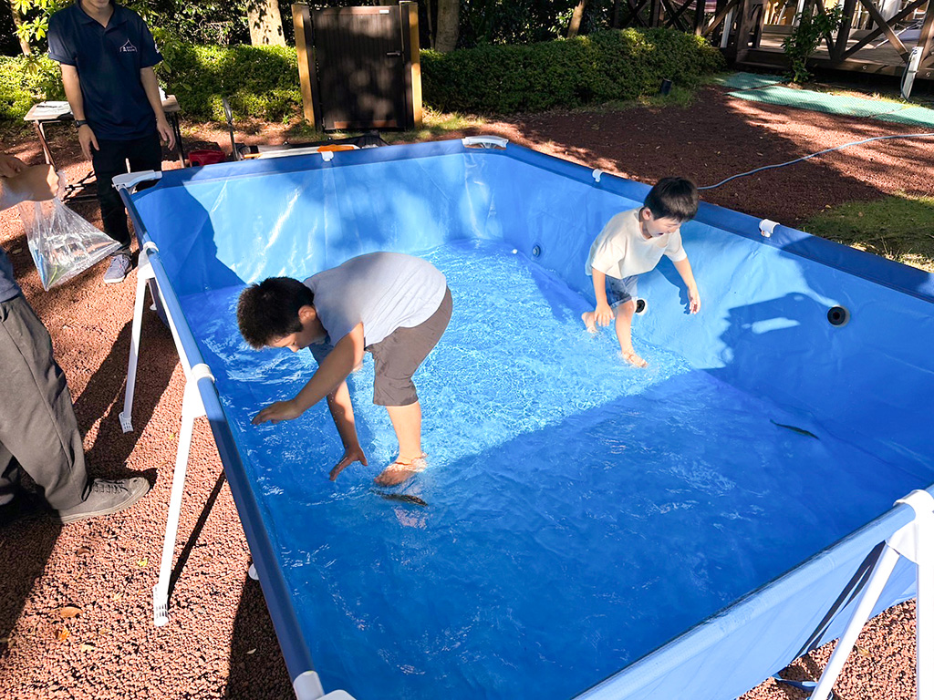 「鮎つかみ取り」/UFUFU VILLAGE （静岡県／伊豆市）　