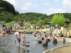 静岡県の水遊びスポット5選!じゃぶじゃぶ池や小川で、無料で遊べる公園も