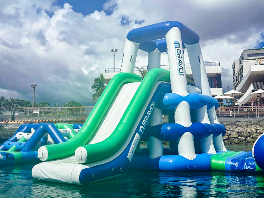 アスレチックの中で一番の高さ、迫力のスライダー/シーパーク北谷(沖縄県中頭郡北谷町)