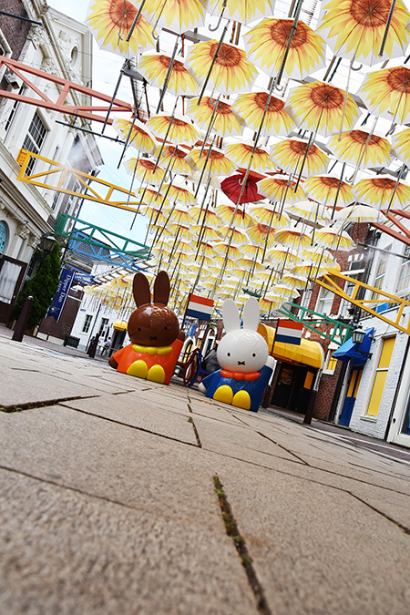 ミッフィーとメラニーのオブジェがあるアンブレラストリート/ハウステンボス（長崎県/佐世保市）