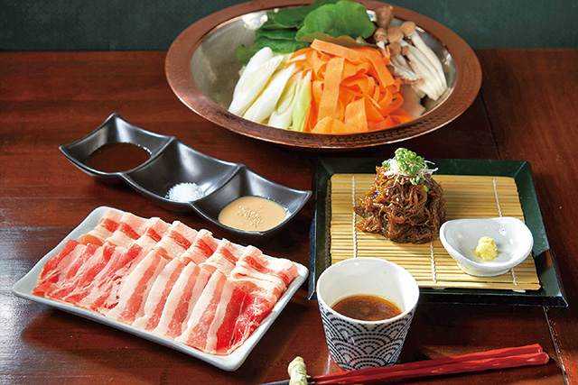 パイナップルポークのしゃぶしゃぶ/沖縄食堂じまんや（沖縄県/那覇市）